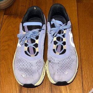 On Running Lavender and Cream Wave-Style Running Shoes(small whole is top)